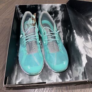 On Running Women’s Cloud Running Shoes Size 7